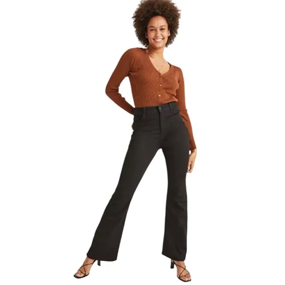 Old Navy higher high-rise flare washed black jeans, size 4